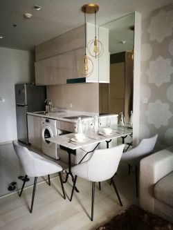 Cozy unit for rent on Wireless