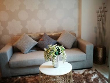 Cozy unit for rent on Wireless