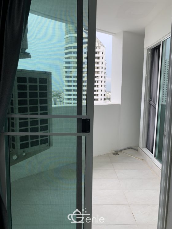 For rent at Fifty Fifth Tower 58,000THB/month 3 Bedroom 3 Bathroom 195 sqm. 11th Floor Fully furnished