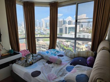 Best View Best Price in Krungthonburi!! 66 Sq.m Spacious Room for SALE at The Niche Taksin