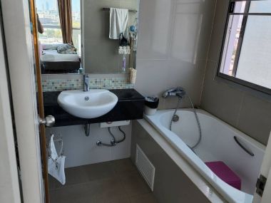 Best View Best Price in Krungthonburi!! 66 Sq.m Spacious Room for SALE at The Niche Taksin