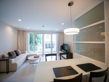 Room Looks Brand New!! 71 Sq.m Condo for SALE at The Bangkok Sathorn - Taksin located in front of BTS Krung Thonburi!!