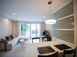 Room Looks Brand New!! 71 Sq.m Condo for SALE at The Bangkok Sathorn - Taksin located in front of BTS Krung Thonburi!!