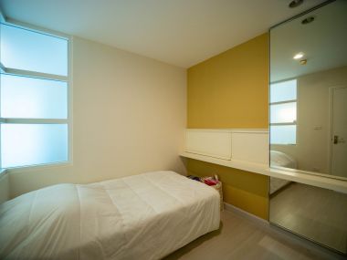 Room Looks Brand New!! 71 Sq.m Condo for SALE at The Bangkok Sathorn - Taksin located in front of BTS Krung Thonburi!!