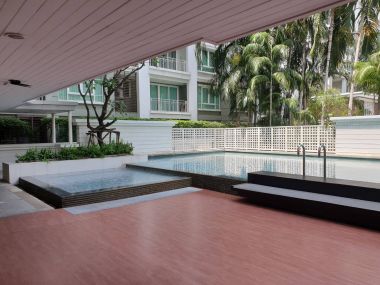 Room Looks Brand New!! 71 Sq.m Condo for SALE at The Bangkok Sathorn - Taksin located in front of BTS Krung Thonburi!!