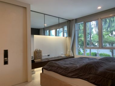 Room Looks Brand New!! 71 Sq.m Condo for SALE at The Bangkok Sathorn - Taksin located in front of BTS Krung Thonburi!!