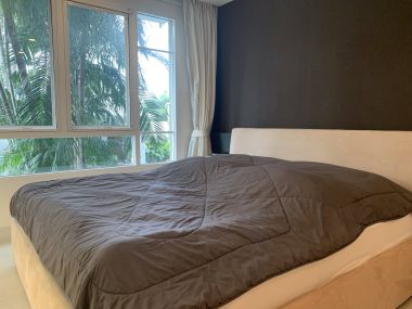 Room Looks Brand New!! 71 Sq.m Condo for SALE at The Bangkok Sathorn - Taksin located in front of BTS Krung Thonburi!!