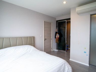Best Price In The Project!! 65 Sq.m 2BR 2BA Corner Unit for SALE at The Room Sathorn - St. Louis