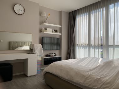 Best Price In The Project!! 65 Sq.m 2BR 2BA Corner Unit for SALE at The Room Sathorn - St. Louis
