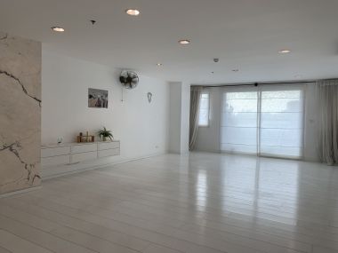 Scandinavian modern Duplex Penthouse 3Bed 4 Bath for Sale at Serene Place Sukhumvit 24