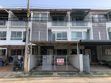 ขาย! Town Home หมู่บ้าน บ้านใหม่ พระราม 9- ศรีครินทร์ 3 ห้องนอน 3 ห้องนอน 3 ชั้น 21 ตรว.  เพียง 4,500,000 บาท เฟอร์นิเจอร์ครบพร้อมเข้าอยู่