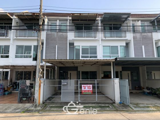 ขาย! Town Home หมู่บ้าน บ้านใหม่ พระราม 9- ศรีครินทร์ 3 ห้องนอน 3 ห้องนอน 3 ชั้น 21 ตรว.  เพียง 4,500,000 บาท เฟอร์นิเจอร์ครบพร้อมเข้าอยู่