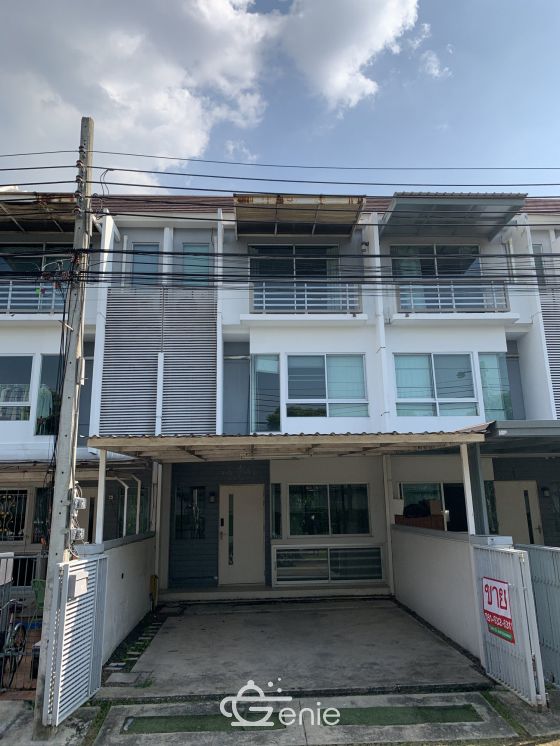 ขาย! Town Home หมู่บ้าน บ้านใหม่ พระราม 9- ศรีครินทร์ 3 ห้องนอน 3 ห้องนอน 3 ชั้น 21 ตรว.  เพียง 4,500,000 บาท เฟอร์นิเจอร์ครบพร้อมเข้าอยู่