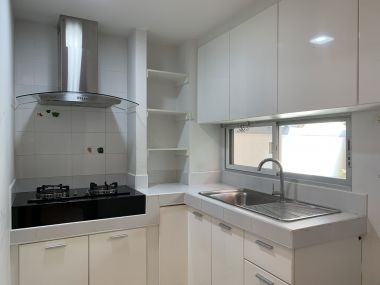 ขาย! Town Home หมู่บ้าน บ้านใหม่ พระราม 9- ศรีครินทร์ 3 ห้องนอน 3 ห้องนอน 3 ชั้น 21 ตรว.  เพียง 4,500,000 บาท เฟอร์นิเจอร์ครบพร้อมเข้าอยู่