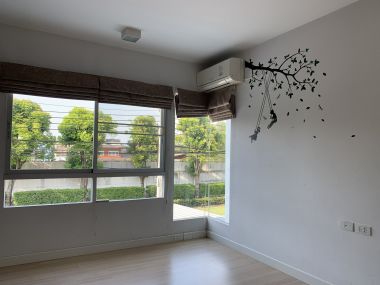 ขาย! Town Home หมู่บ้าน บ้านใหม่ พระราม 9- ศรีครินทร์ 3 ห้องนอน 3 ห้องนอน 3 ชั้น 21 ตรว.  เพียง 4,500,000 บาท เฟอร์นิเจอร์ครบพร้อมเข้าอยู่