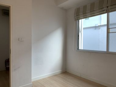 ขาย! Town Home หมู่บ้าน บ้านใหม่ พระราม 9- ศรีครินทร์ 3 ห้องนอน 3 ห้องนอน 3 ชั้น 21 ตรว.  เพียง 4,500,000 บาท เฟอร์นิเจอร์ครบพร้อมเข้าอยู่