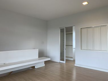 ขาย! Town Home หมู่บ้าน บ้านใหม่ พระราม 9- ศรีครินทร์ 3 ห้องนอน 3 ห้องนอน 3 ชั้น 21 ตรว.  เพียง 4,500,000 บาท เฟอร์นิเจอร์ครบพร้อมเข้าอยู่