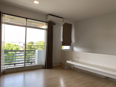 ขาย! Town Home หมู่บ้าน บ้านใหม่ พระราม 9- ศรีครินทร์ 3 ห้องนอน 3 ห้องนอน 3 ชั้น 21 ตรว.  เพียง 4,500,000 บาท เฟอร์นิเจอร์ครบพร้อมเข้าอยู่