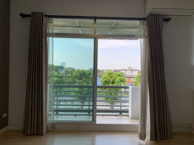 ขาย! Town Home หมู่บ้าน บ้านใหม่ พระราม 9- ศรีครินทร์ 3 ห้องนอน 3 ห้องนอน 3 ชั้น 21 ตรว.  เพียง 4,500,000 บาท เฟอร์นิเจอร์ครบพร้อมเข้าอยู่