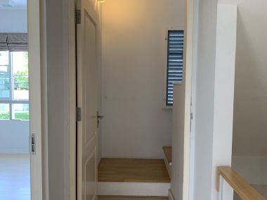 ขาย! Town Home หมู่บ้าน บ้านใหม่ พระราม 9- ศรีครินทร์ 3 ห้องนอน 3 ห้องนอน 3 ชั้น 21 ตรว.  เพียง 4,500,000 บาท เฟอร์นิเจอร์ครบพร้อมเข้าอยู่