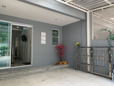 ลดสุดๆ ถูกกว่านี้ไม่มีอีกแล้ว!!** ปล่อยเช่าทาวน์โฮม ** The Plant Citi แจ้งวัฒนะ ในราคาเพียง 25, 000บาท/เดือน 3 ชั้น 3 ห้องนอน 3 ห้องน้ำ ขนาด 25 ตรว. พื้นที่ใช้สอย 180 ตรม. เฟอร์นิเจอร์ครบพร้อมเข้าอยู่