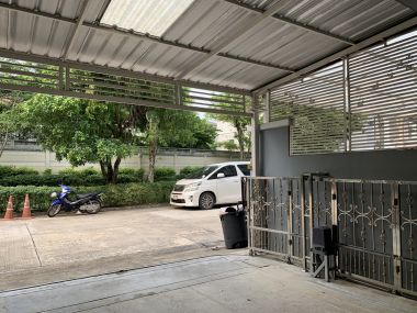 ลดสุดๆ ถูกกว่านี้ไม่มีอีกแล้ว!!** ปล่อยเช่าทาวน์โฮม ** The Plant Citi แจ้งวัฒนะ ในราคาเพียง 25, 000บาท/เดือน 3 ชั้น 3 ห้องนอน 3 ห้องน้ำ ขนาด 25 ตรว. พื้นที่ใช้สอย 180 ตรม. เฟอร์นิเจอร์ครบพร้อมเข้าอยู่