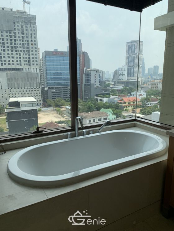ให้เช่า!!! ราคาพิเศษ The Emporio Place 2 ห้องนอน ห้องใหญ่อยู่สบาย 106 ตรม ใกล้ BTS พร้อมพงษ์ เพียง 65, 000 บาท/เดือน เฟอร์นิเจอร์ครบพร้อมเข้าอยู่