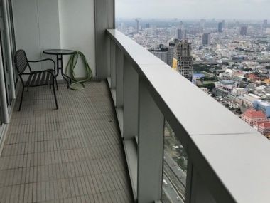 Luxury 3 bedroom unit with panorama view of Chaopraya River