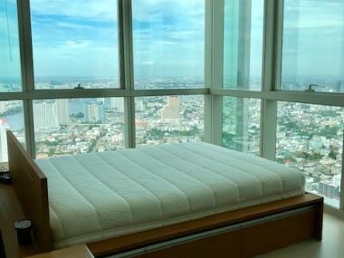 Luxury 3 bedroom unit with panorama view of Chaopraya River