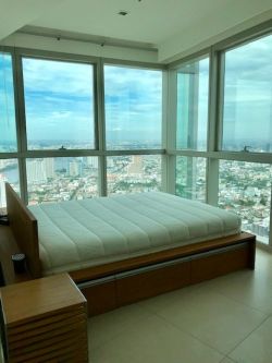 Luxury 3 bedroom unit with panorama view of Chaopraya River