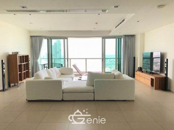 Luxury 3 bedroom unit with panorama view of Chaopraya River