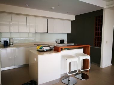 Luxury 3 bedroom unit with panorama view of Chaopraya River