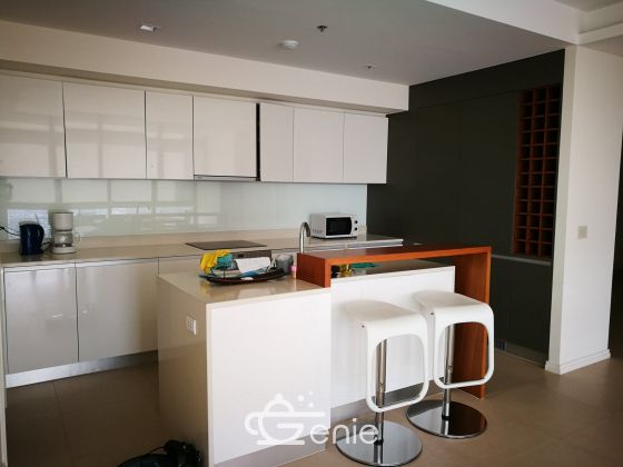 Luxury 3 bedroom unit with panorama view of Chaopraya River