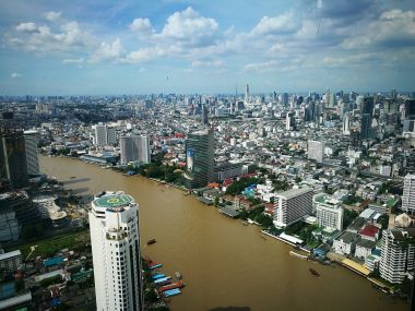 Luxury 3 bedroom unit with panorama view of Chaopraya River