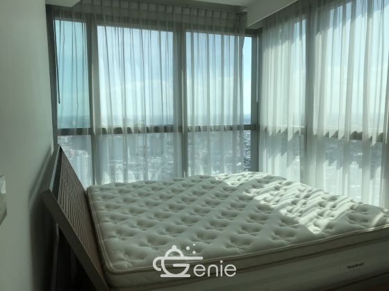 Luxury 3 bedroom unit with panorama view of Chaopraya River