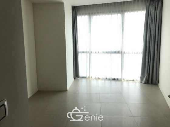 Luxury 3 bedroom unit with panorama view of Chaopraya River