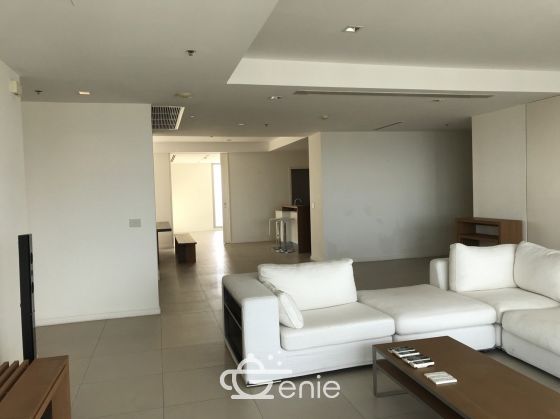 Luxury 3 bedroom unit with panorama view of Chaopraya River