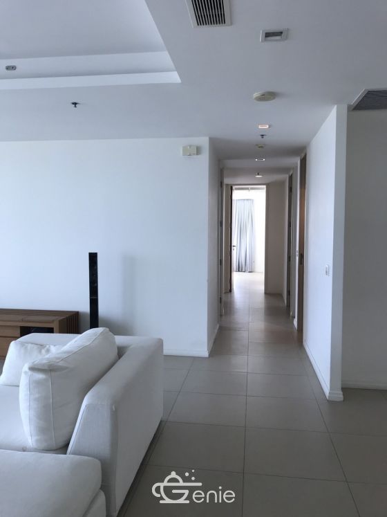 Luxury 3 bedroom unit with panorama view of Chaopraya River