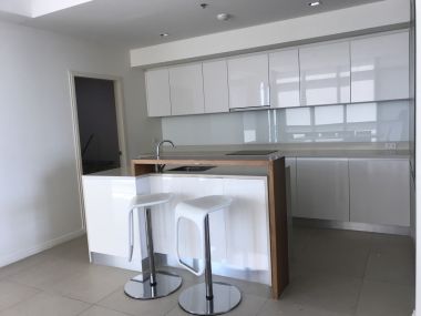 Luxury 3 bedroom unit with panorama view of Chaopraya River