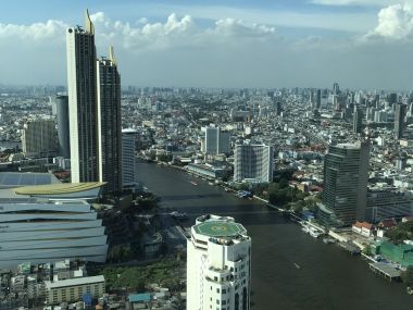 Luxury 3 bedroom unit with panorama view of Chaopraya River