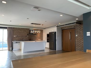 ลดสุดๆประชดโควิด ให้เช่า!!! บ้านปลัดสมภพ Penthouse ในราคาเพียง 35, 000บาท/เดือน 2 ห้องนอน 2 ห้องน้ำ ห้องใหญ่อยู่สบาย 180 ตรม.+ดาดฟ้า 100 ตรม. ใกล้ BTS วงเวียนใหญ่ เฟอร์นิเจอร์ครบพร้อมเข้าอยู่