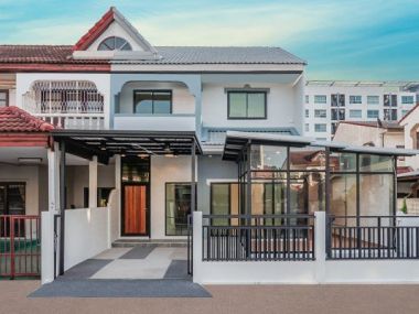 บ้านแฝด ม.ซื่อตรง รัตนาธิเบศร์ ใกล้ เซ็นทรัลรัตนาธิเบศร์ และ ทางด่วน งามวงศ์วาน