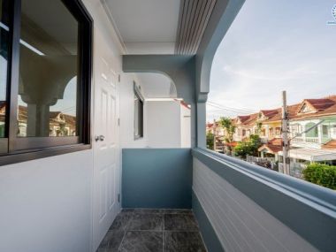 บ้านแฝด ม.ซื่อตรง รัตนาธิเบศร์ ใกล้ เซ็นทรัลรัตนาธิเบศร์ และ ทางด่วน งามวงศ์วาน