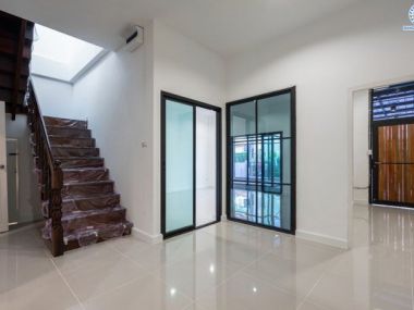 บ้านแฝด ม.ซื่อตรง รัตนาธิเบศร์ ใกล้ เซ็นทรัลรัตนาธิเบศร์ และ ทางด่วน งามวงศ์วาน