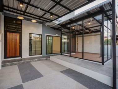 บ้านแฝด ม.ซื่อตรง รัตนาธิเบศร์ ใกล้ เซ็นทรัลรัตนาธิเบศร์ และ ทางด่วน งามวงศ์วาน