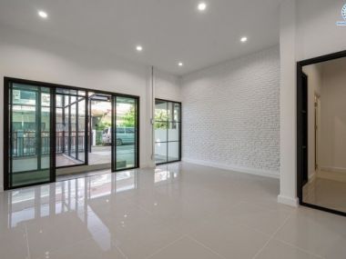 บ้านแฝด ม.ซื่อตรง รัตนาธิเบศร์ ใกล้ เซ็นทรัลรัตนาธิเบศร์ และ ทางด่วน งามวงศ์วาน