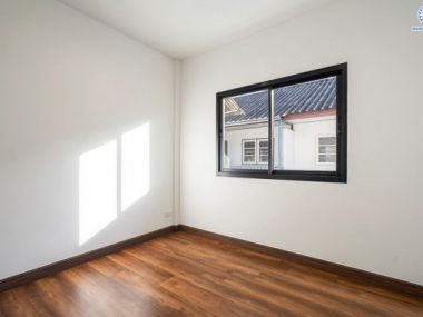 บ้านแฝด ม.ซื่อตรง รัตนาธิเบศร์ ใกล้ เซ็นทรัลรัตนาธิเบศร์ และ ทางด่วน งามวงศ์วาน