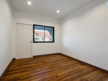 บ้านแฝด ม.ซื่อตรง รัตนาธิเบศร์ ใกล้ เซ็นทรัลรัตนาธิเบศร์ และ ทางด่วน งามวงศ์วาน