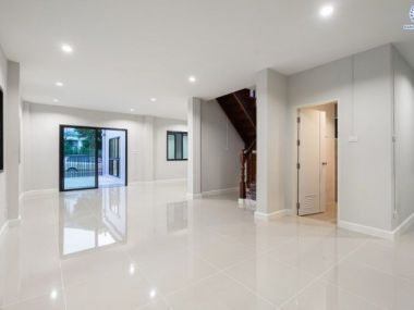 บ้านเดี่ยว ม.มณีรินทร์ รัตนาธิเบศร์-ท่าอิฐ ใกล้ทางด่วน งามวงศ์วาน และ เพียง 10 นาที ถึงรถไฟฟ้า สถานีบางรักน้อยท่าอิฐ