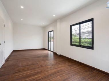 (**Sold out**) บ้านแฝด ซอยนวนิช ปากเกร็ด บนทำเลเมือง ใกล้เซ็นทรัลแจ้งวัฒนะ จุดขึ้นทางด่วนแจ้งวัฒนะ และ รถไฟฟ้าสายสีชมพู สถานีเลี่ยงเมืองปากเกร็ด